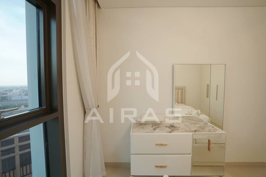 Emaar's Burj Crown: Spacious 2BR in Heart of Downtown - Image 9