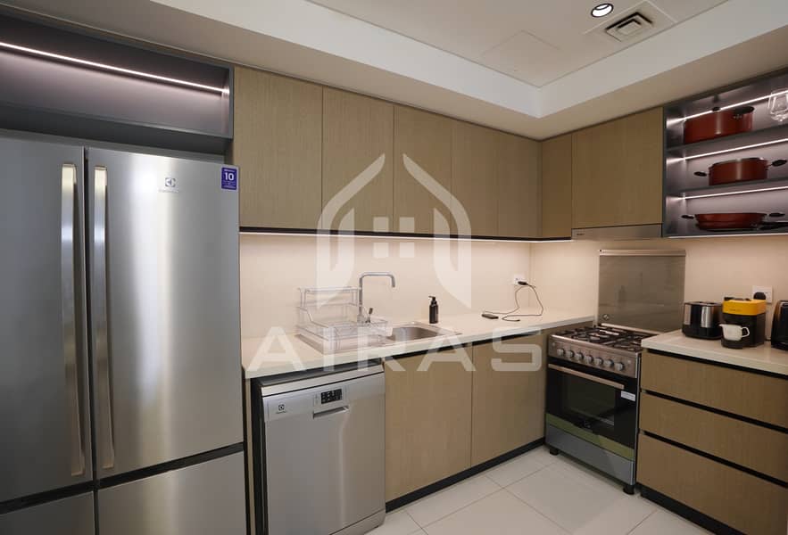 Emaar's Burj Crown: Spacious 2BR in Heart of Downtown - Image 14