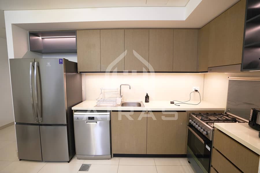 Emaar's Burj Crown: Spacious 2BR in Heart of Downtown - Image 15