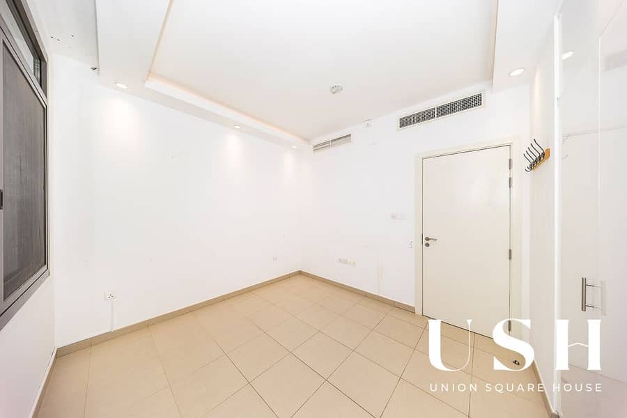 Single Row 4-Bedroom Townhouse for Rent | 7,297 sq. ft Large Plot - Image 15