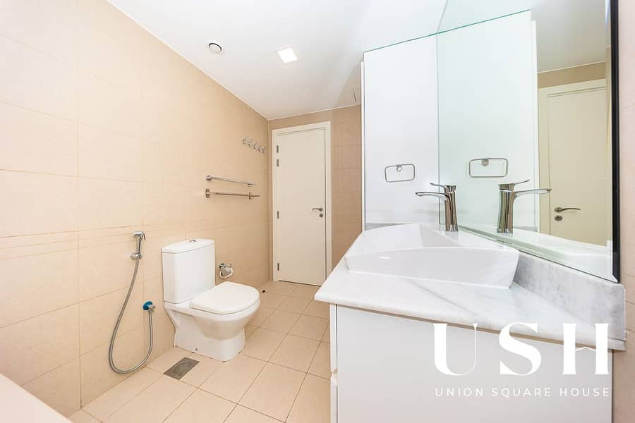 Single Row 4-Bedroom Townhouse for Rent | 7,297 sq. ft Large Plot - Image 25