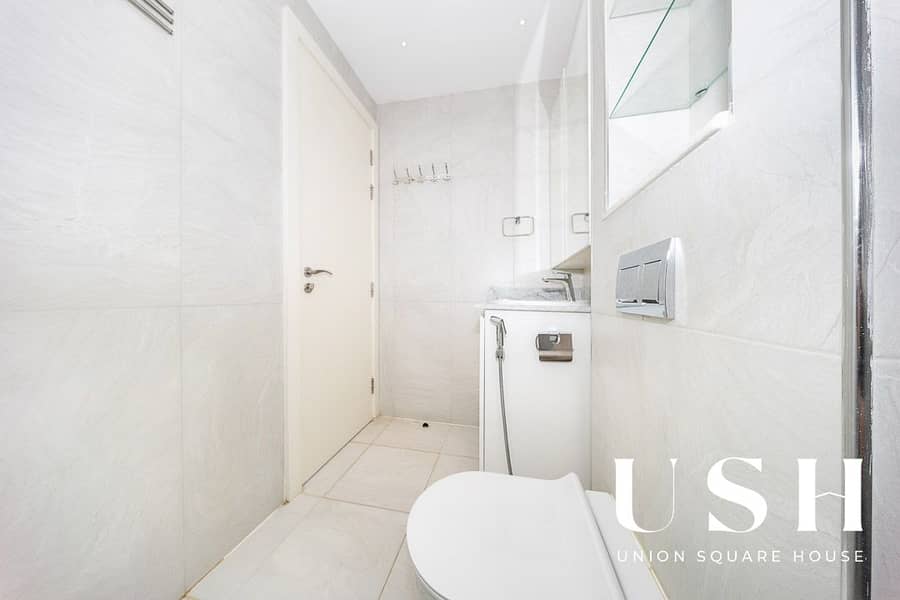 Single Row 4-Bedroom Townhouse for Rent | 7,297 sq. ft Large Plot - Image 45