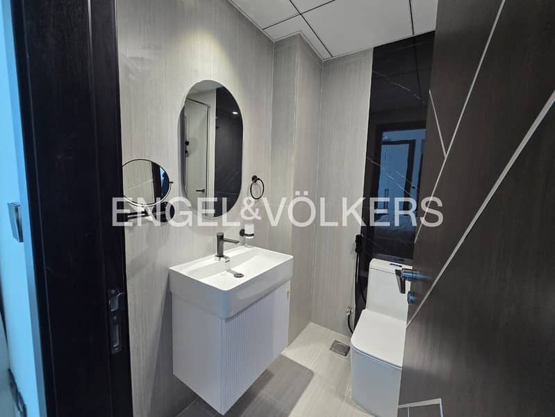 Vacant | Brand New | Fully Furnished - Image 9