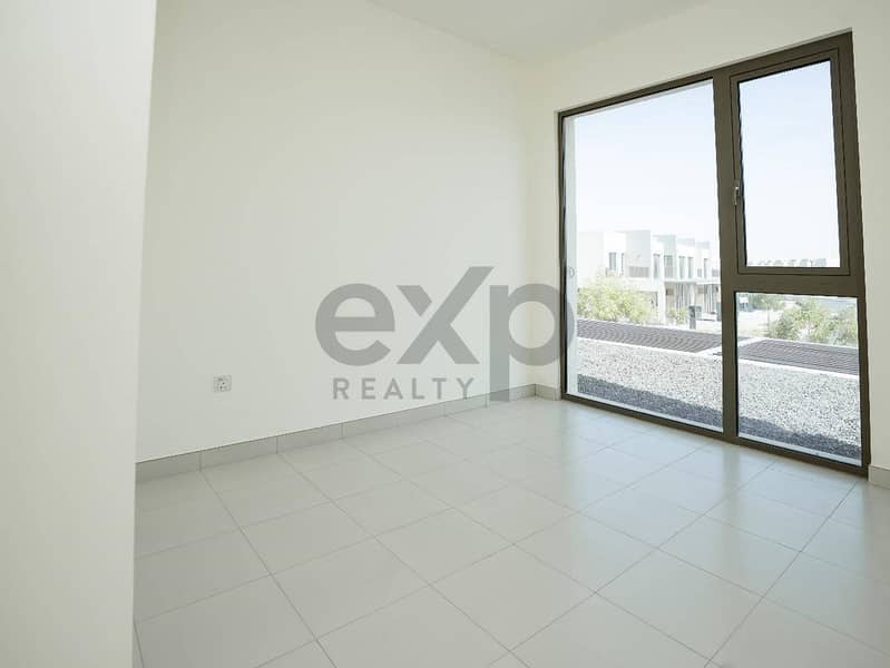 VACANT | SINGLE ROW | BRAND NEW | BALCONY | CORNER - Image 10