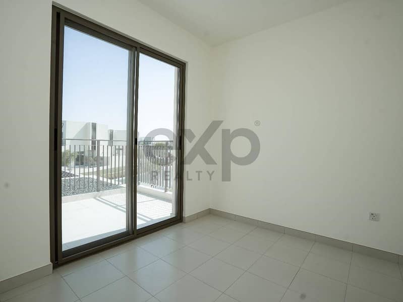 VACANT | SINGLE ROW | BRAND NEW | BALCONY | CORNER - Image 17