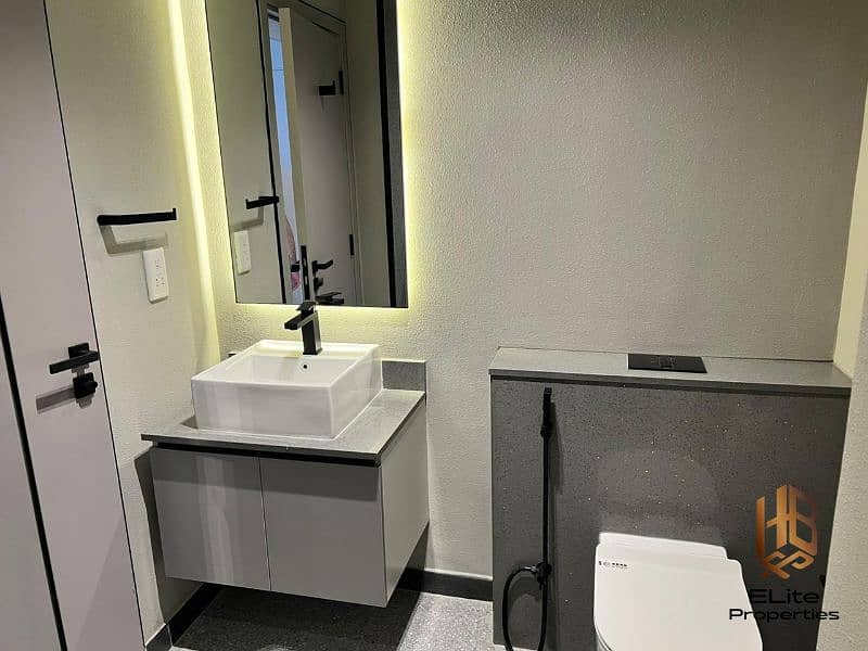 MODERN STUDIO I GREAT AMENITIES I PRIME INVESTMENT - Image 9
