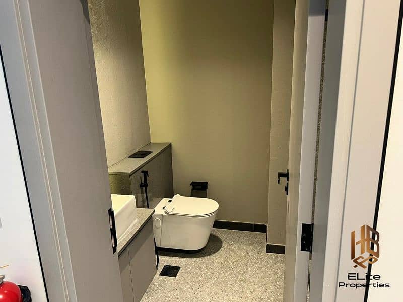 MODERN STUDIO I GREAT AMENITIES I PRIME INVESTMENT - Image 11