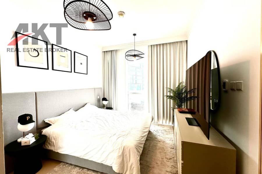 Exclusive Private Beach Living | Corner | Vacant