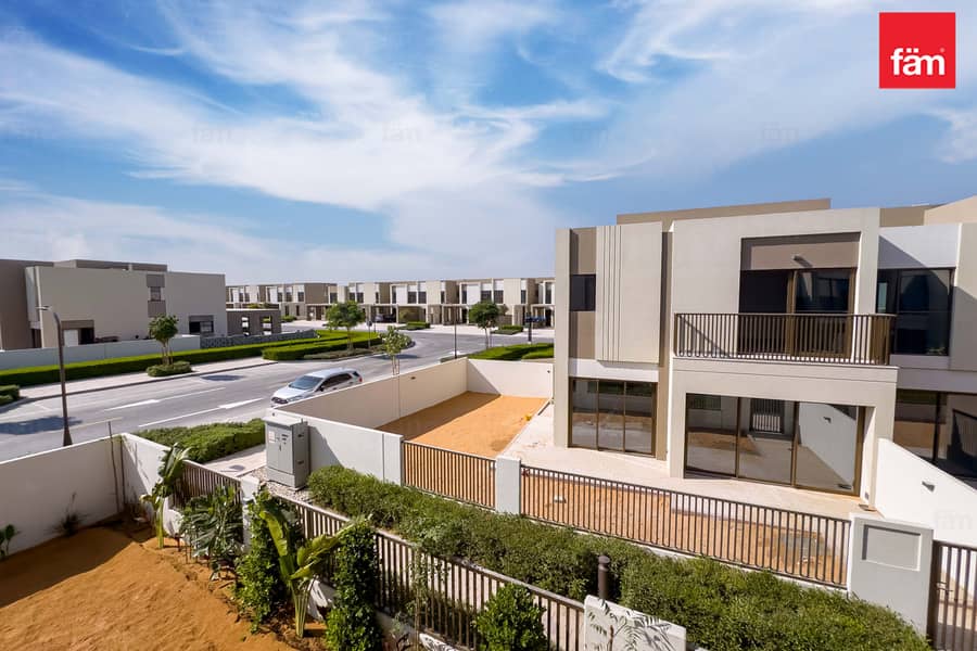 Single Row | Corner | Green Belt |Vacant