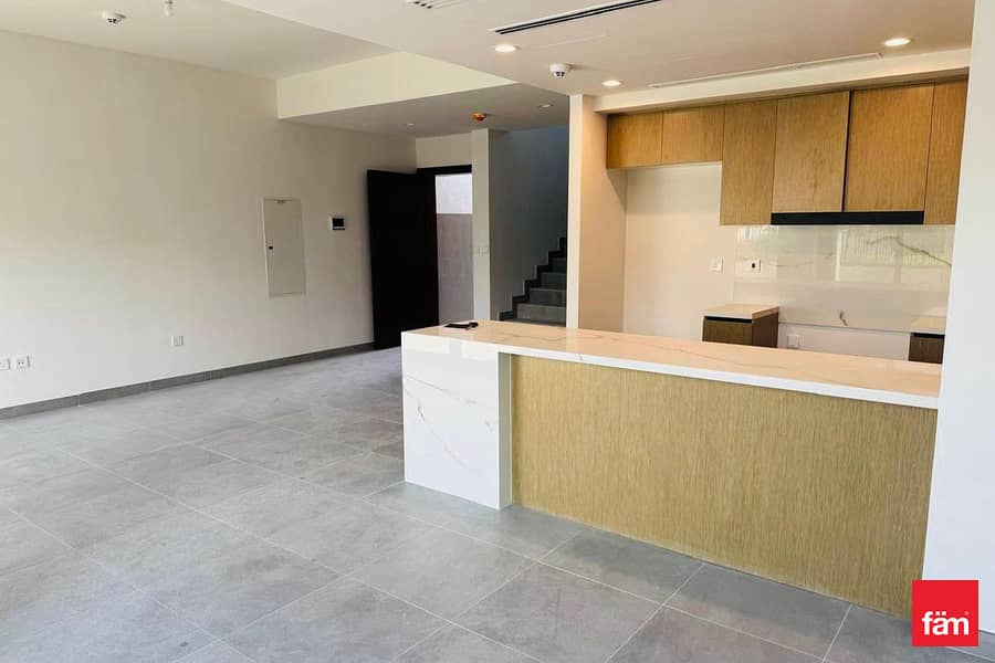 Single Row | Corner | Green Belt |Vacant