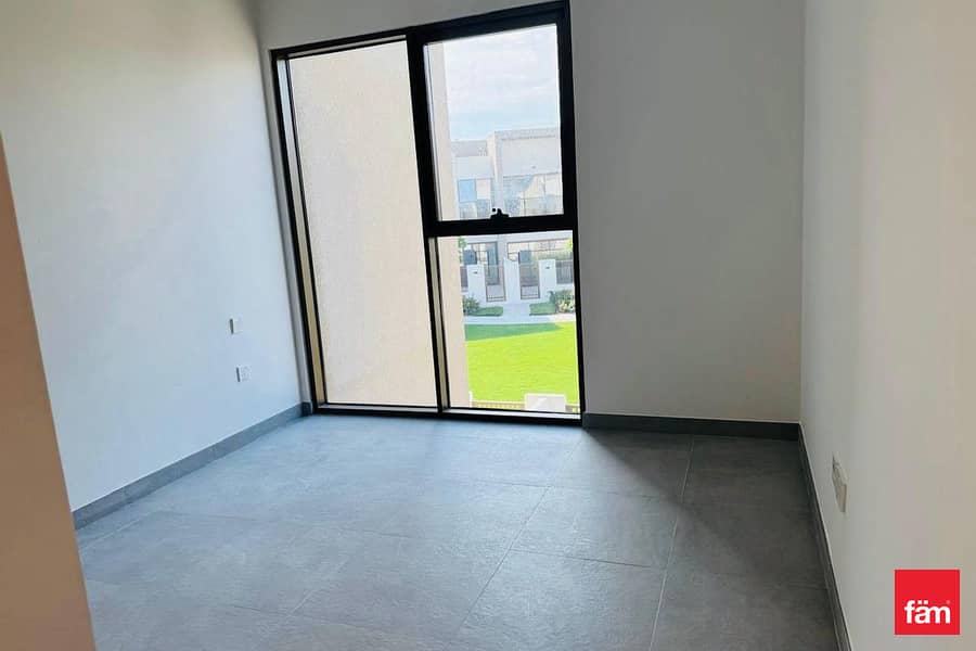 Single Row | Corner | Green Belt |Vacant