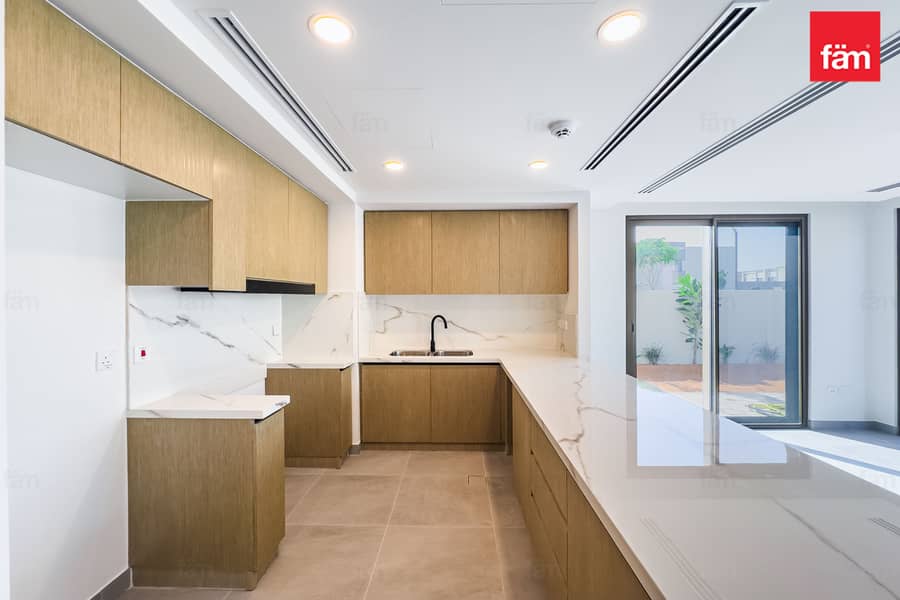 Single Row | Corner | Green Belt |Vacant - Image 13