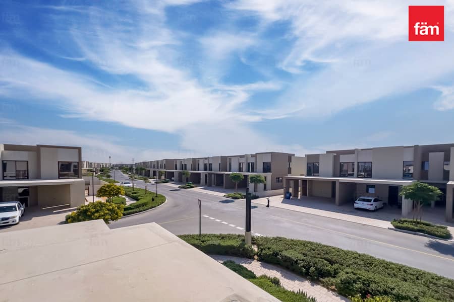 Single Row | Corner | Green Belt |Vacant - Image 16