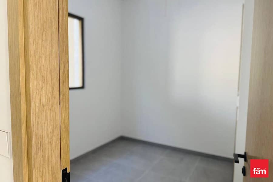 Single Row | Corner | Green Belt |Vacant - Image 32