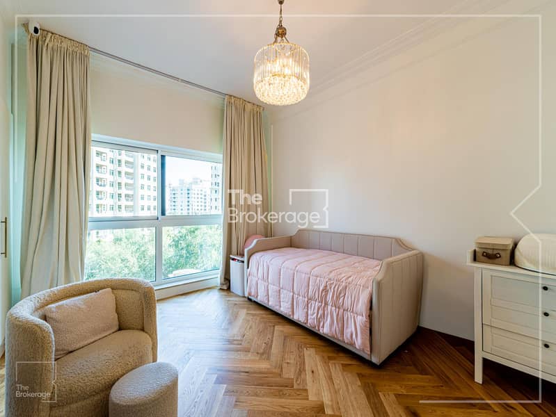 Park facing | Vacant for Move in | Upgraded - Image 12