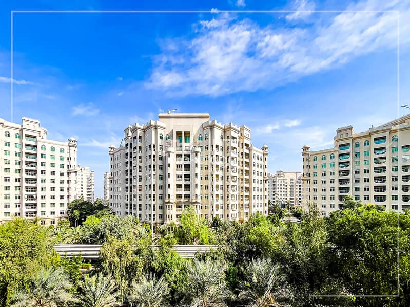 Park facing | Vacant for Move in | Upgraded - Image 25