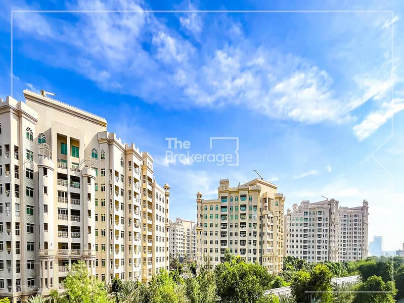 Park facing | Vacant for Move in | Upgraded - Image 26