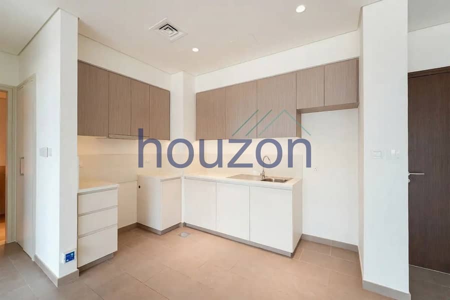 Modern 1BR | Pool View | Chiller Free | Vacant