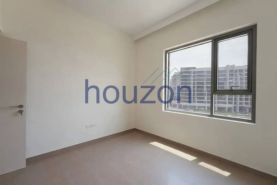 Modern 1BR | Pool View | Chiller Free | Vacant - Image 8
