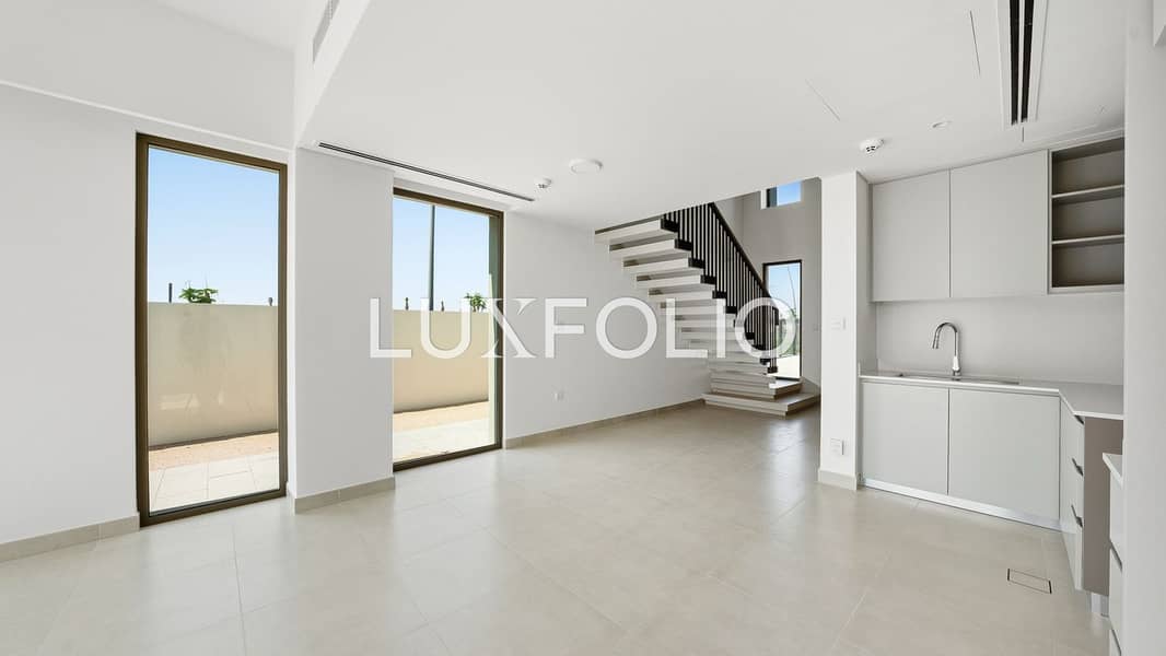 Large Plot| On Park | Full Corner - Image 8