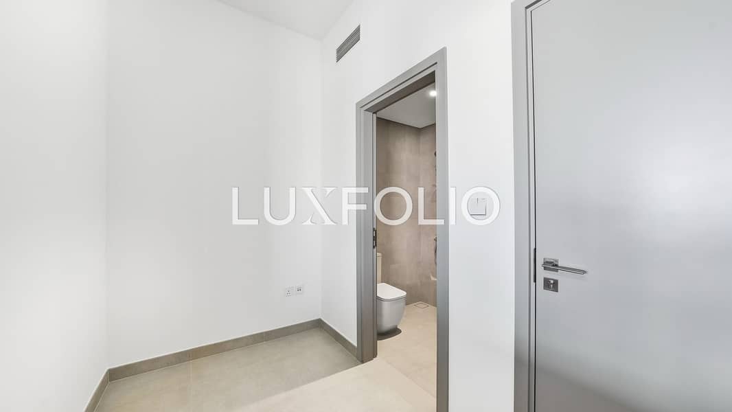 Large Plot| On Park | Full Corner - Image 9