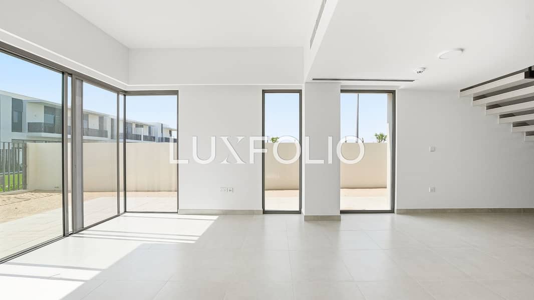 Large Plot| On Park | Full Corner - Image 10