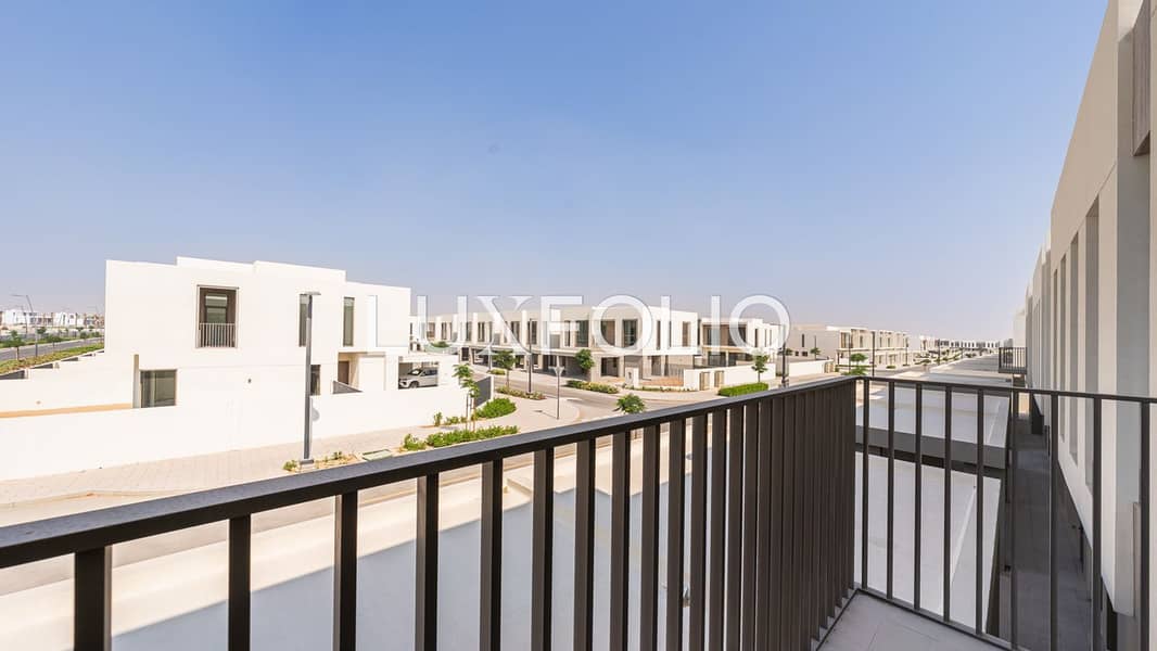 Large Plot| On Park | Full Corner - Image 16