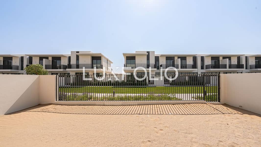Large Plot| On Park | Full Corner - Image 18