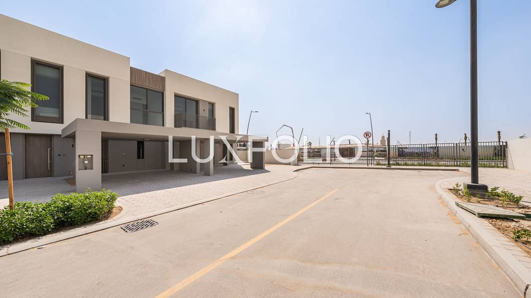 Large Plot| On Park | Full Corner - Image 19