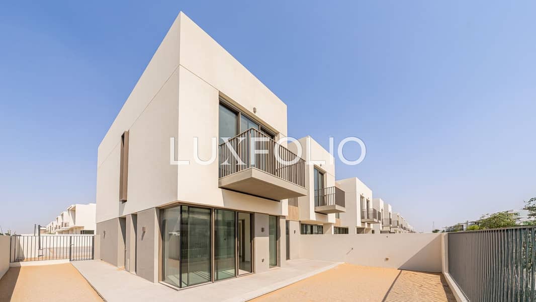 Large Plot| On Park | Full Corner - Image 20