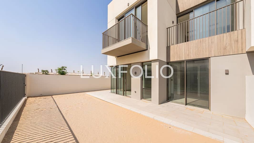 Large Plot| On Park | Full Corner - Image 21