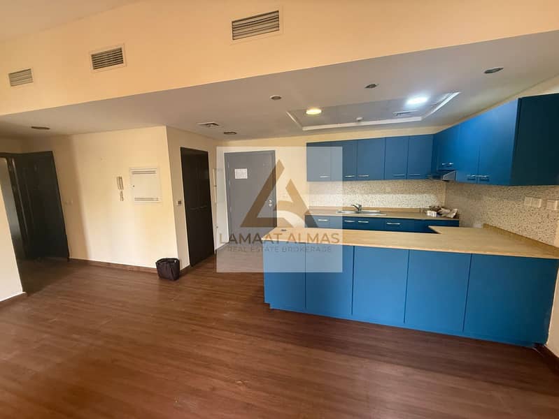 Lucrative | Prime Location | Ready to Move in - Image 9