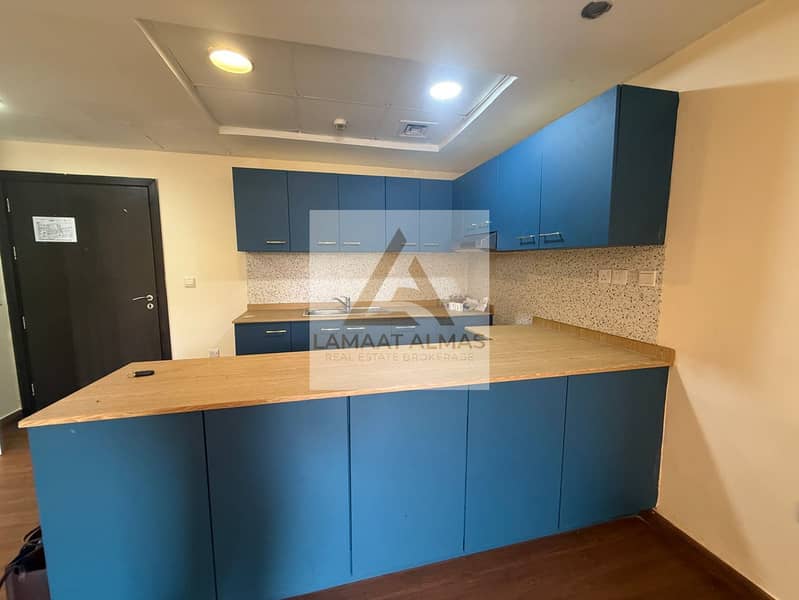 Lucrative | Prime Location | Ready to Move in - Image 10