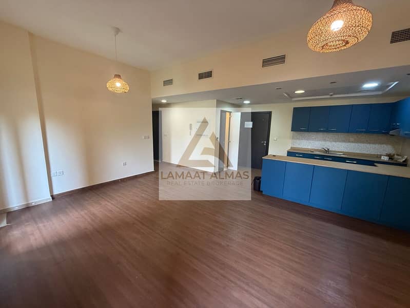 Lucrative | Prime Location | Ready to Move in - Image 11