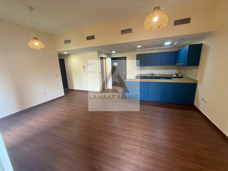 Lucrative | Prime Location | Ready to Move in - Image 12