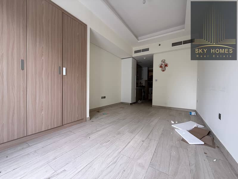 HUGE TERRACE | LIKE A NEW | FREE CHILLER | STUDIO APARTMENT WITH KITCHEN APPLIANCES