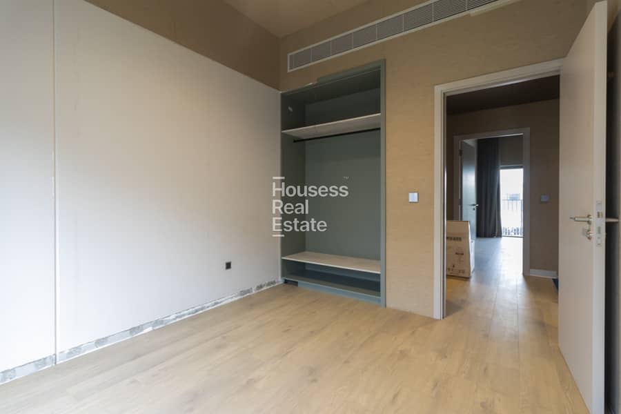 Extended Upgraded | Fully Custom | Spacious - Image 13