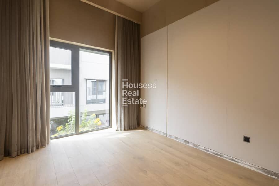 Extended Upgraded | Fully Custom | Spacious - Image 14