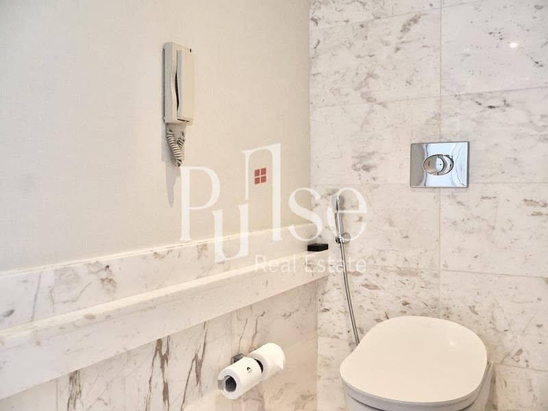 Hollywood-Inspired Living | Fully Furnished Unit - Image 12