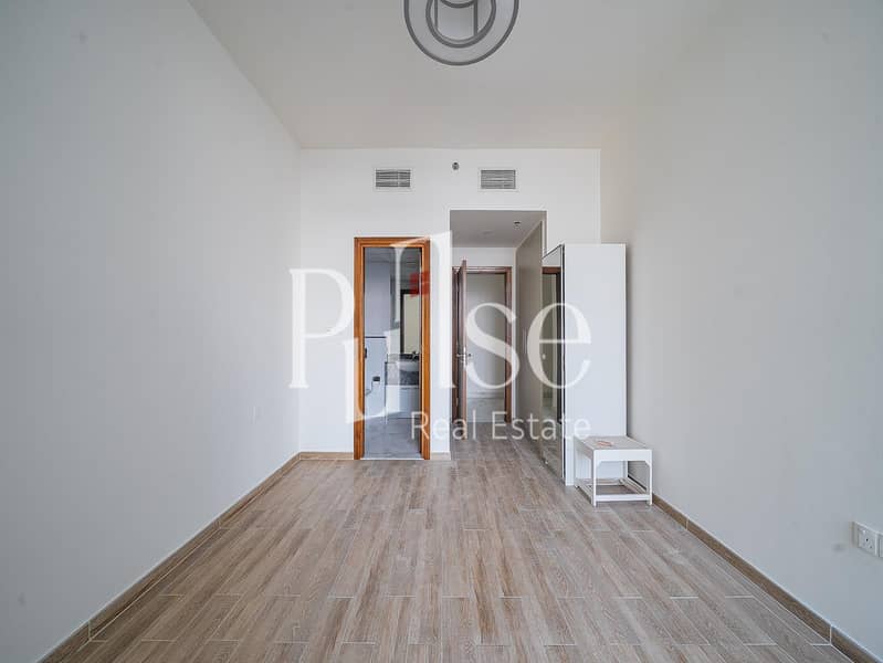 Elegant 2BR with Stunning Canal and Sea Views - Image 9