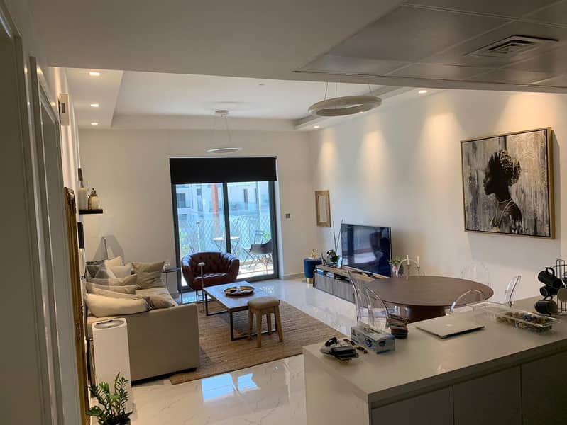 VACANT | POOL VIEW | FULLY UPGRADED