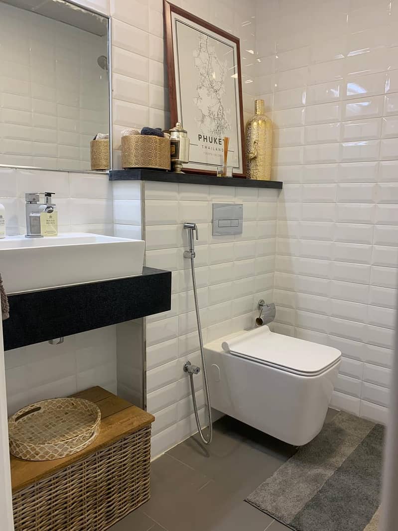 VACANT | POOL VIEW | FULLY UPGRADED