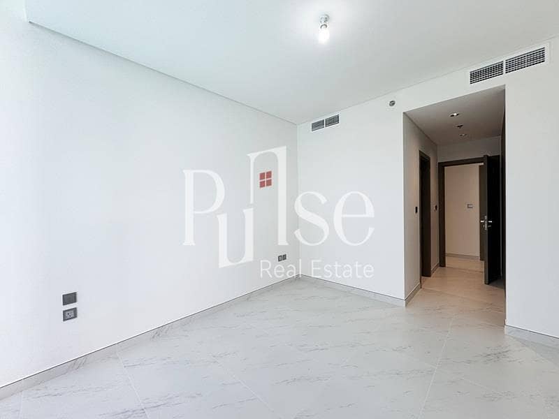 Spacious 3BR Corner Unit | Lagoon View | Vacant - Image 10