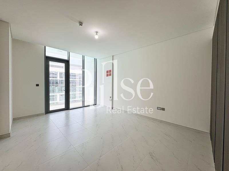 Spacious 3BR Corner Unit | Lagoon View | Vacant - Image 13