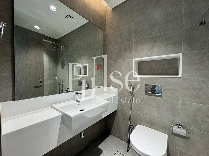 Spacious 3BR Corner Unit | Lagoon View | Vacant - Image 19