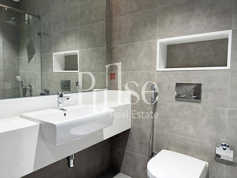 Spacious 3BR Corner Unit | Lagoon View | Vacant - Image 20