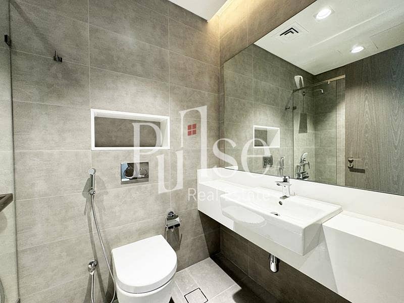 Spacious 3BR Corner Unit | Lagoon View | Vacant - Image 22