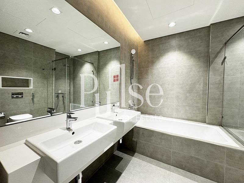 Spacious 3BR Corner Unit | Lagoon View | Vacant - Image 23