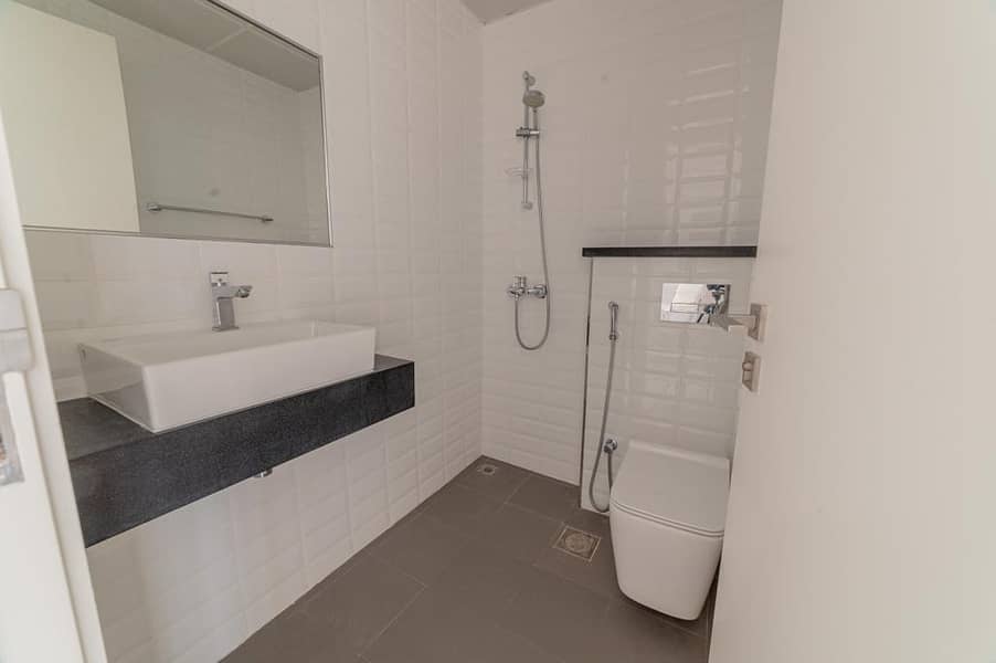 VACANT | POOL VIEW | FULLY UPGRADED - Image 6