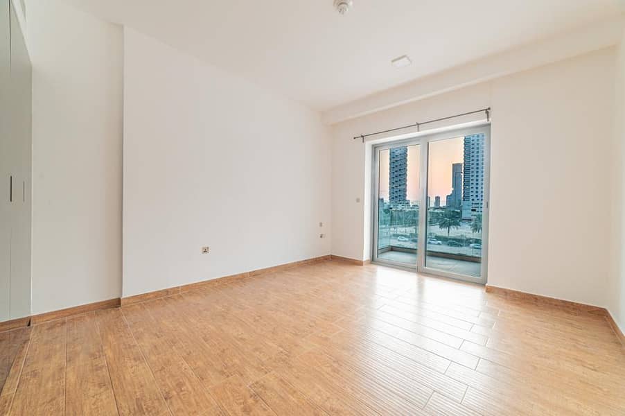 VACANT | POOL VIEW | FULLY UPGRADED - Image 9